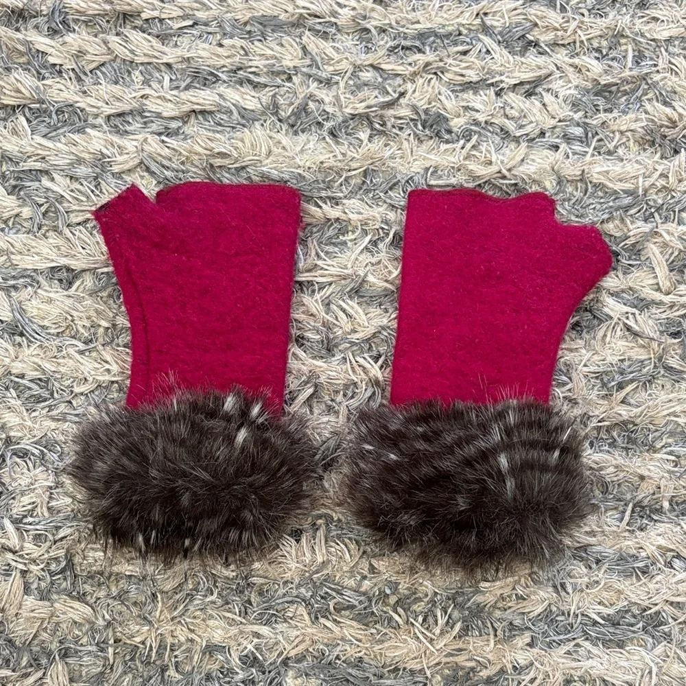 Lafenice Italian Pink Fingerless Wool Blend Gloves with Faux Fur Trim